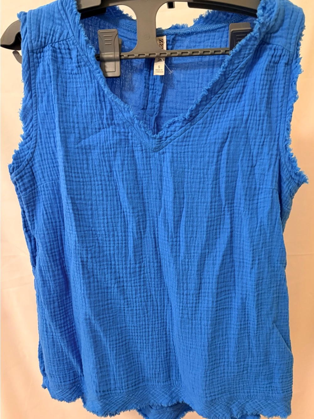 NWOT Zenana Women’s Size small cobalt Blue Sleeveless V-Neck Gauze Tank Top
